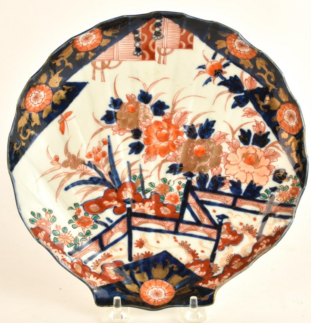 (19th c) JAPANESE IMARI SCALLOP-FORM PLATE (1 of 7)
