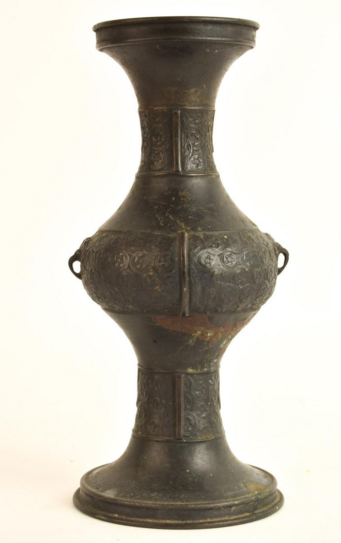 (19th c) CHINESE BRONZE VASE (1 of 10)