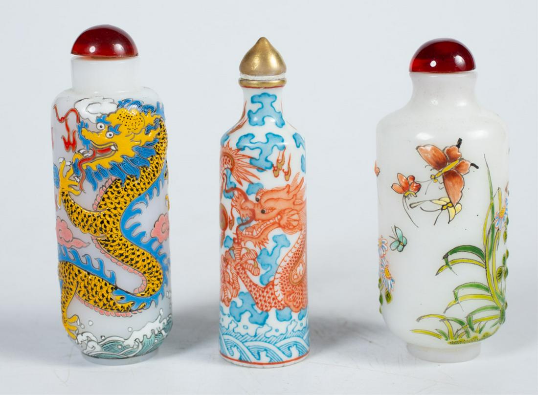 (20th c)  CHINESE ENAMELED PORCELAIN SNUFF BOTTLES (1 of 7)