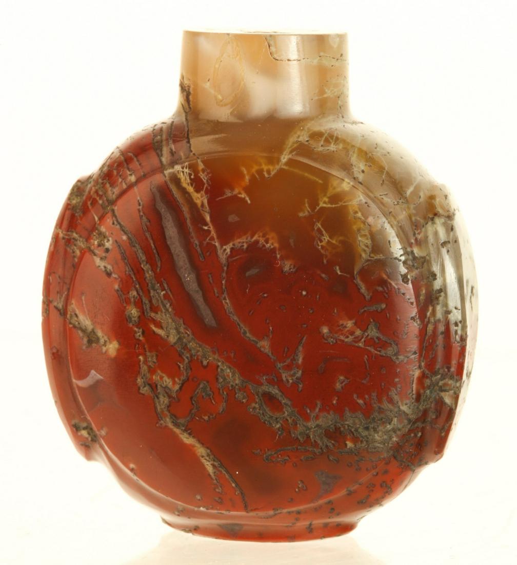 CHINESE  MOON FLASK-FORM AGATE SNUFF BOTTLE (1 of 6)