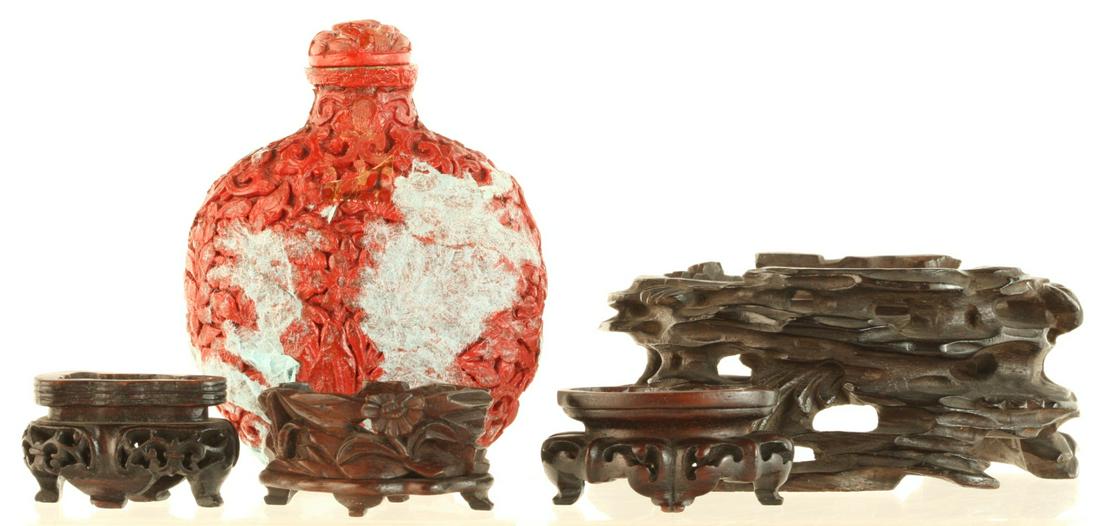 CHINESE CINNABAR SNUFF BOTTLE (1 of 6)