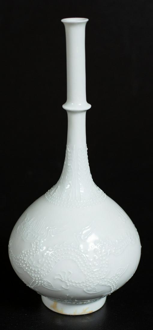 (19th c) BLANC de CHINE CHINESE PORCELAIN BUD VASE (1 of 10)