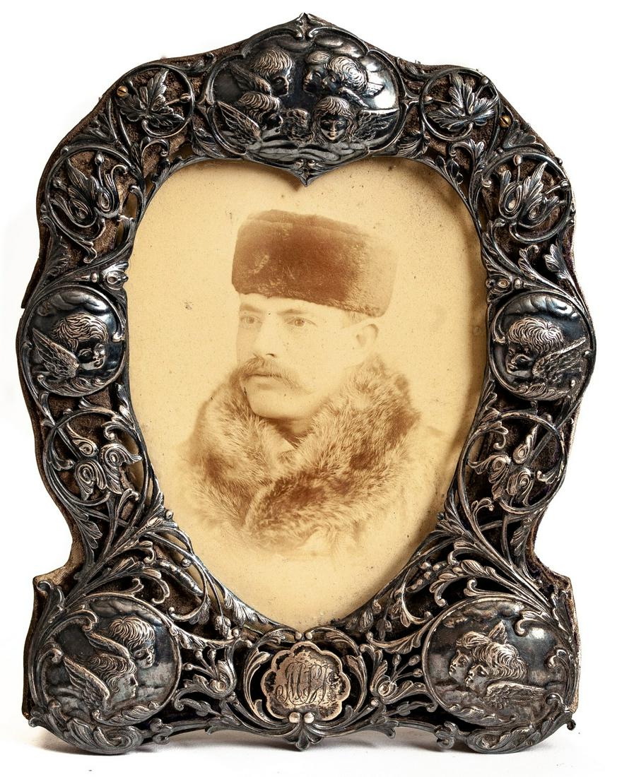 FIGURAL BRITISH STERLING SILVER PICTURE FRAME (1 of 11)