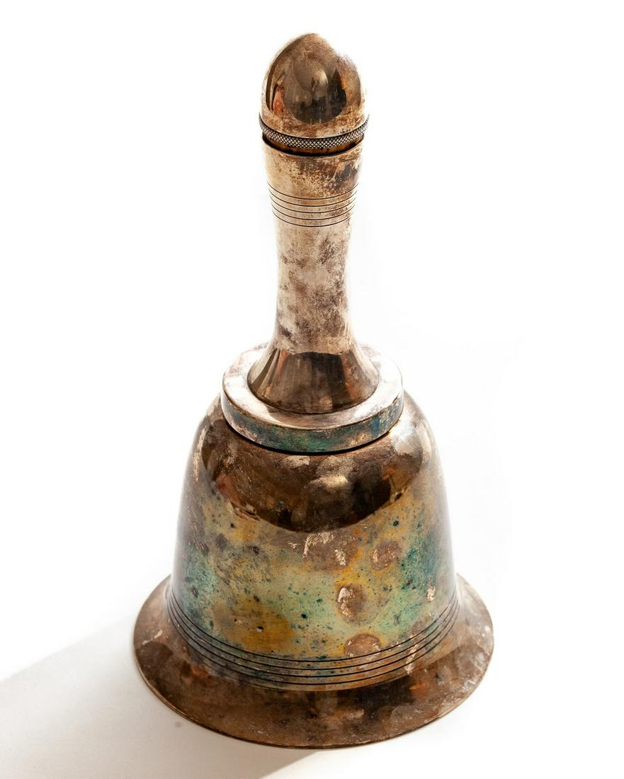 A SILVER PLATED COCKTAIL SHAKER BY ASPREY & CO. (1 of 10)