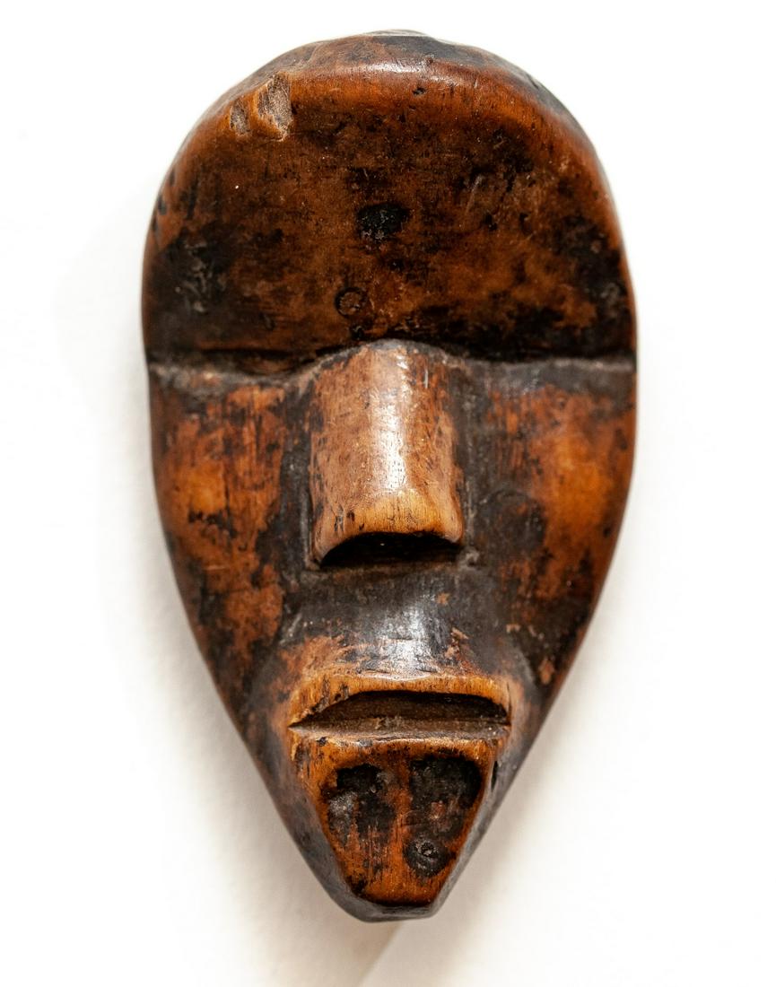 MINIATURE AFRICAN DAN TRIBE WOODEN  MASK (1 of 4)