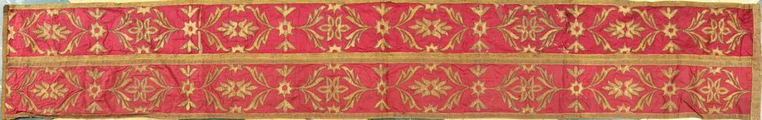 CRANBERRY & GOLD BROCADE TABLE RUNNER (1 of 16)