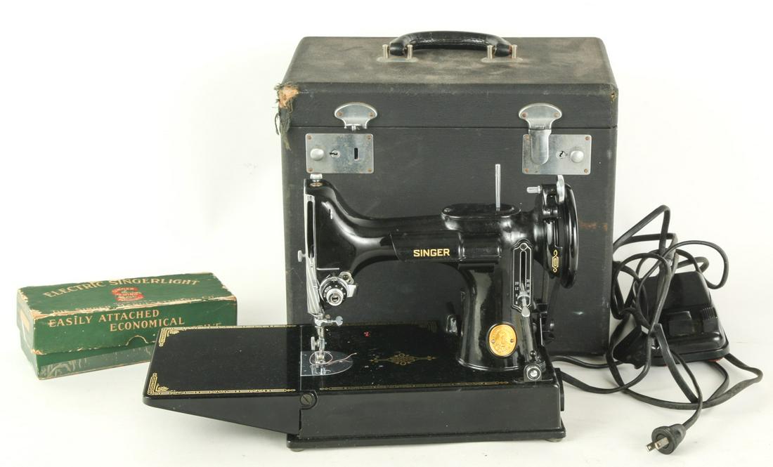 SINGER FEATHERWEIGHT PORTABLE SEWING MACHINE (1 of 10)