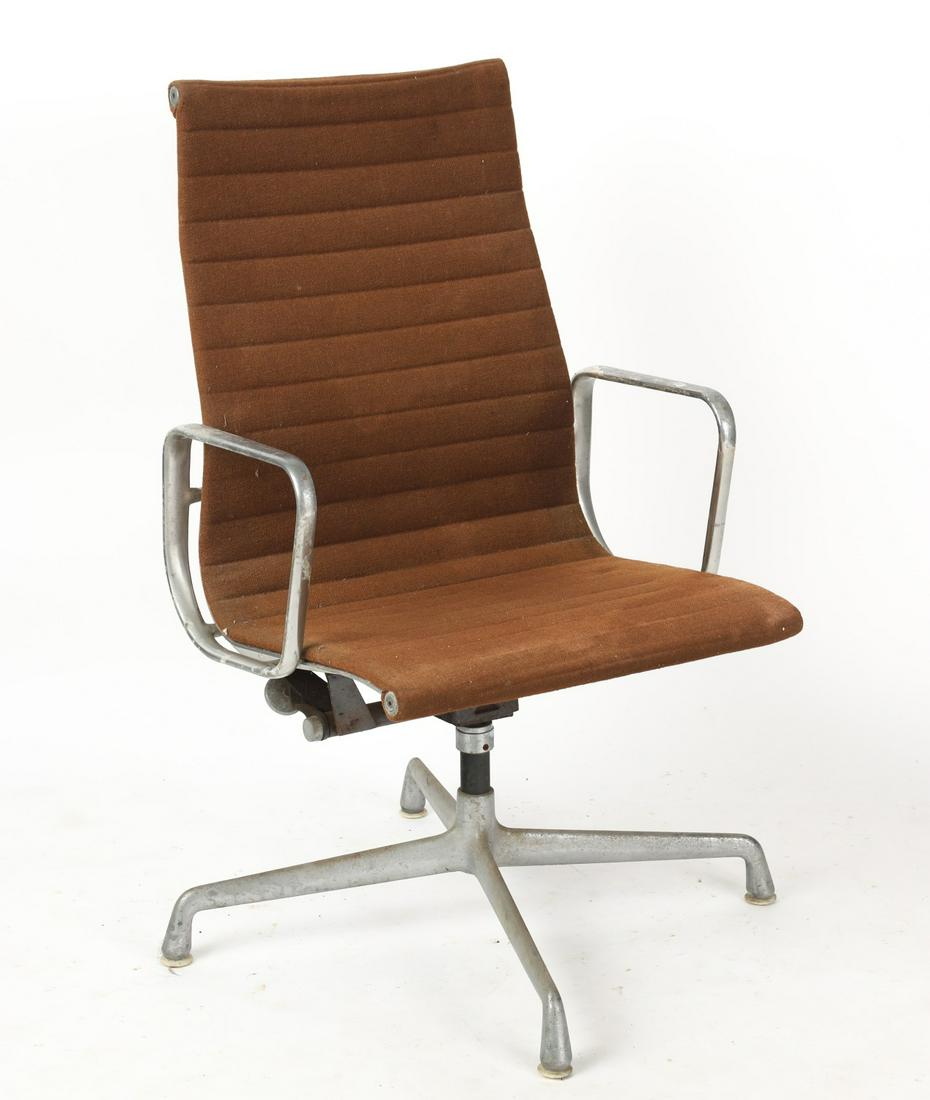 EAMES ALUMINUM GROUP EXECUTIVE CHAIR in TAWNY (1 of 10)