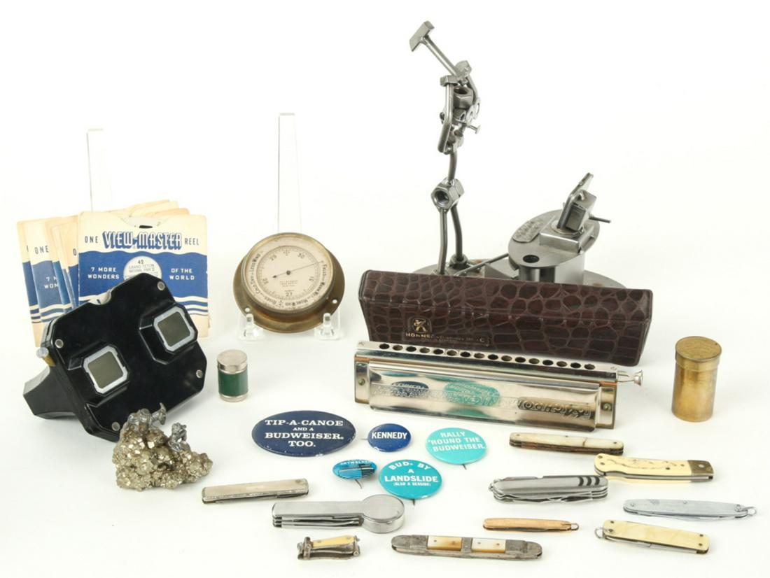 AMUSING MEN'S DESK LOT (1 of 19)