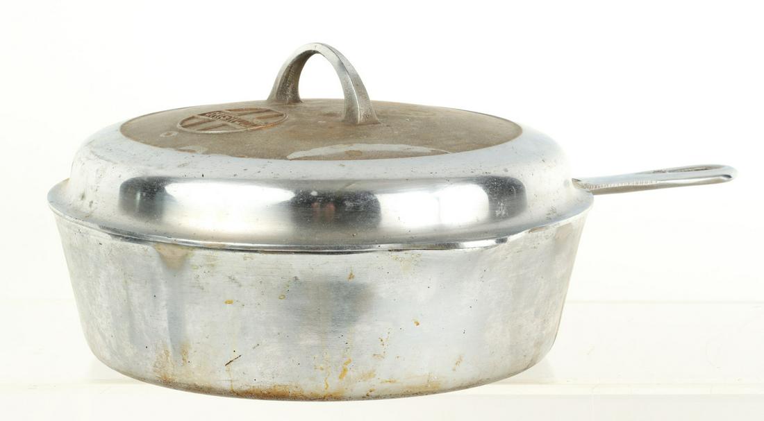 GRISWOLD SELF-BASTING FRYING PAN with COVER (1 of 7)