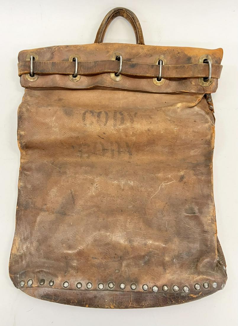 PADLOCKLING LEATHER MAILBAG (1 of 10)