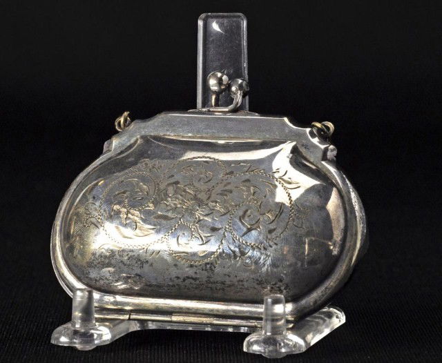 Late Victorian English sterling silver purse: Late Victorian English sterling silver purse, engraved and hinged. Nice interior, ring holder. 2.4 ozt 3 1/2"w. monogrammed "H"
