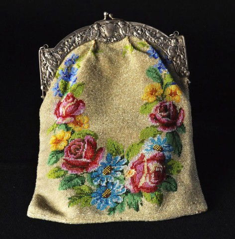 Vintage beaded purse with .800 silver frame: Vintage beaded purse with .800 silver frame, Hallmarked. 7 1/8" w