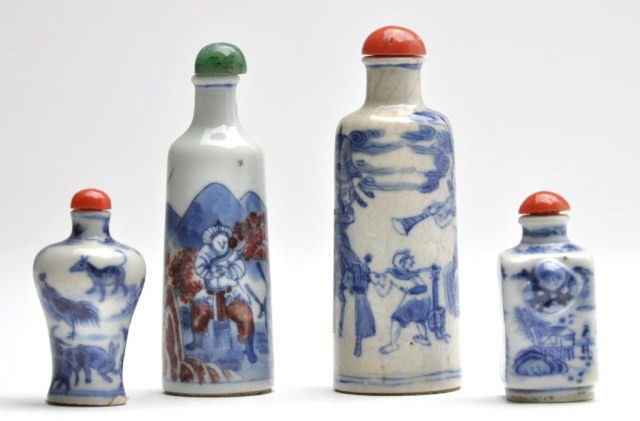 Four Chinese blue-and-white porcelain snuff bottle: Four Chinese blue-and-white porcelain snuff bottles, late Qing/Republic period: two of cylindrical form with figural decoration, the smaller with underglaze red accents; a miniature vasiform bottle wi