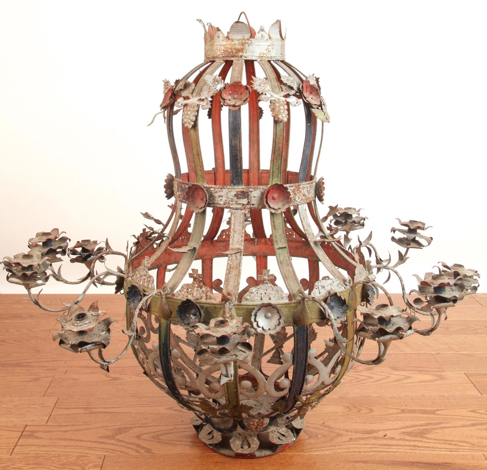 CONTINENTAL WROUGHT IRON (12) LIGHT CHANDELIER (1 of 9)