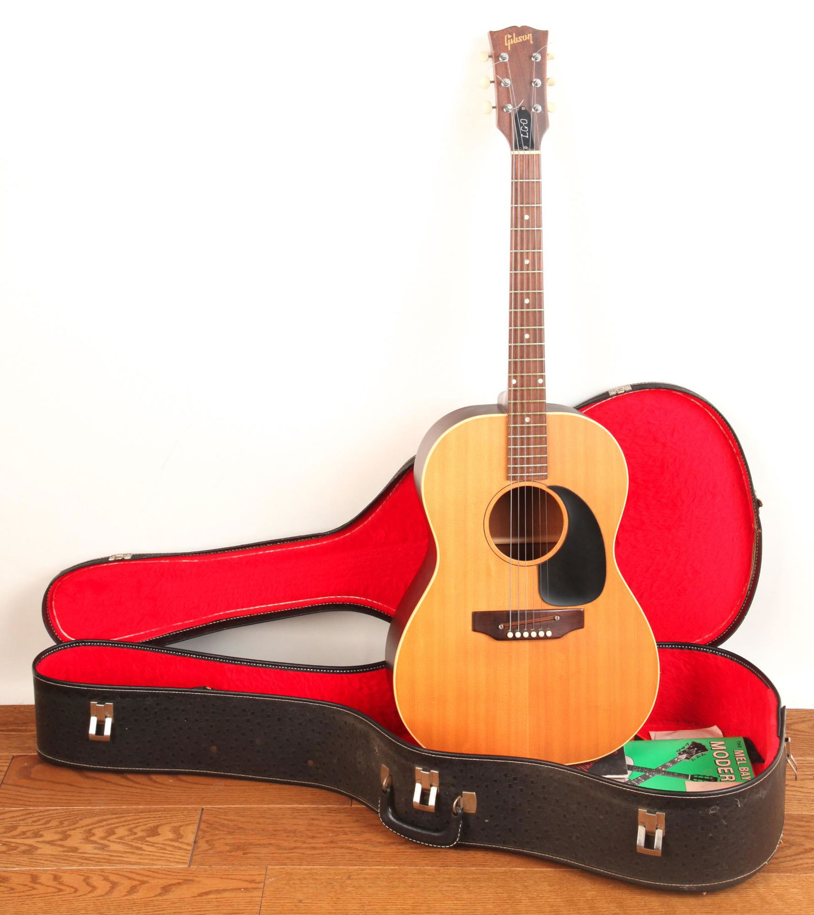 GIBSON LG-O 14-FRET ACOUSTIC GUITAR: Serial #951250. Case measures 41 x 16 x 5 1/2 inches