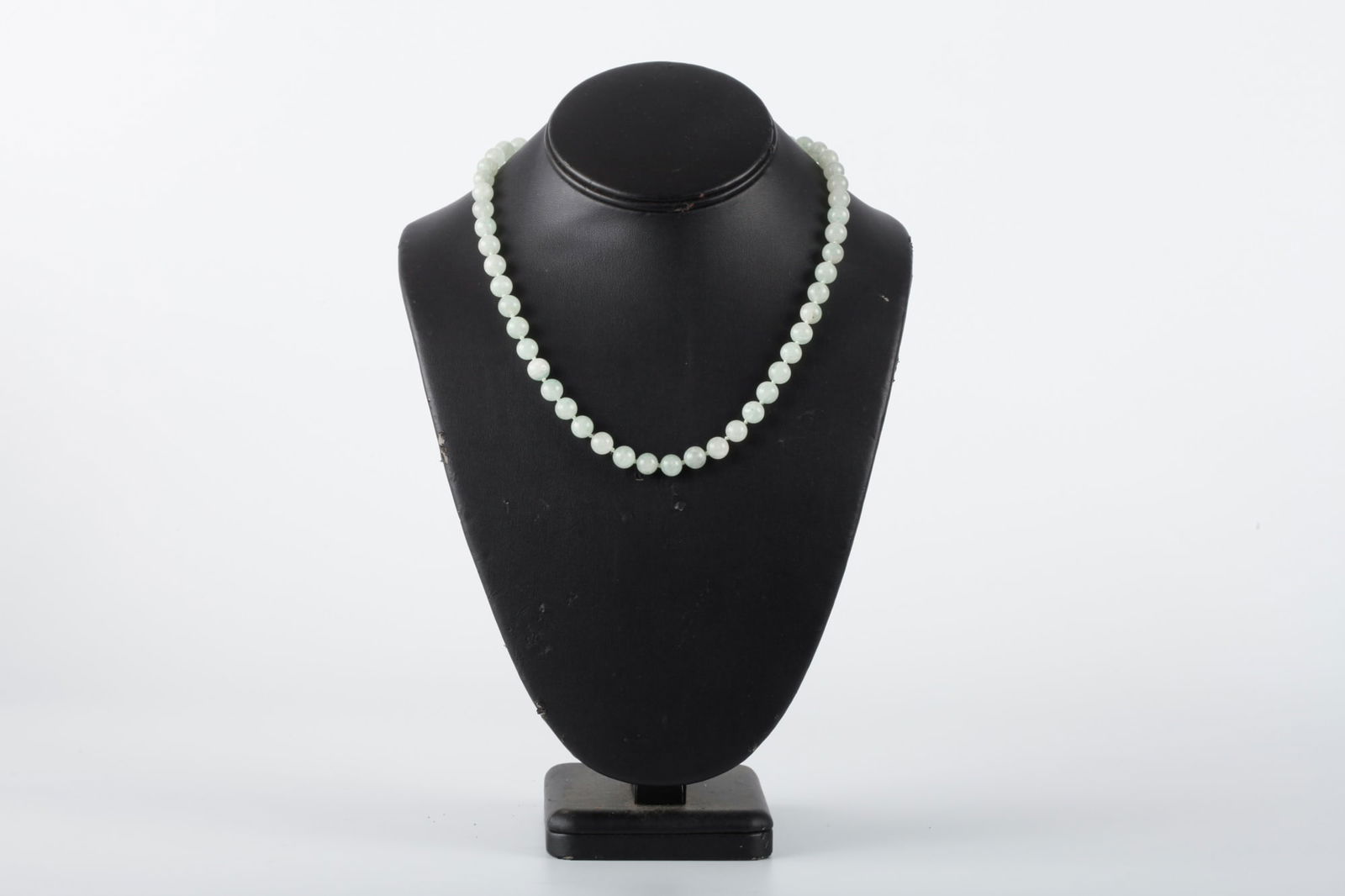 BEADED JADE NECKLACE (1 of 13)