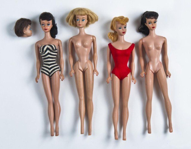 Lot of 4 vintage early Barbies - Midge: Head, Ponytail Barbies ( 2 ) Black hair and blonde - all with wear. American Girl - blonde shade, orange lips marked Japan, legs hold pose