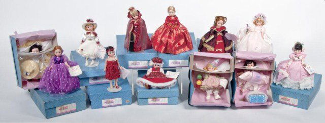 ( 12 ) Madame Alexander 9" dolls, Bell Of the: Ball 1120, Christmas Caroling, The Enchanted doll, Flower Girl 1122, Little Miss Magnin, Cowgirl 1132, Trapeze 1133, Lady in Red 1134, Scarlett O'Hara 93-8, Happy Birthday 325, Mrs. Claus 937, Flapper