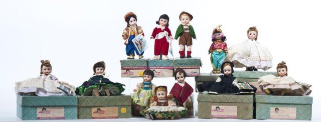 Boxed Amish girl #726 - boxed Canada doll with: head off #760, - boxed Peru boy #793, boxed Tyrolean boy bent knee #799, unboxed Tyrolean girl bent knee- boxed Meg soiled- boxed Meg #781 - boxed Meg #781