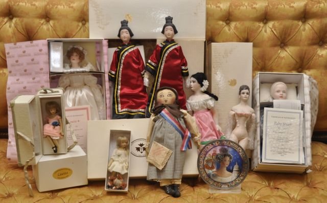 Mixed lot limited edition collector dolls -U.S.: Historical Society Baby Stuart 12", - Louise 15", Janette 14", Precious Lady (2); Doll Federation Club 1984 - Rosita Rappa Hannock - Rags Columbian Centennial 14", Maggie Made doll with wardrobe, Magg