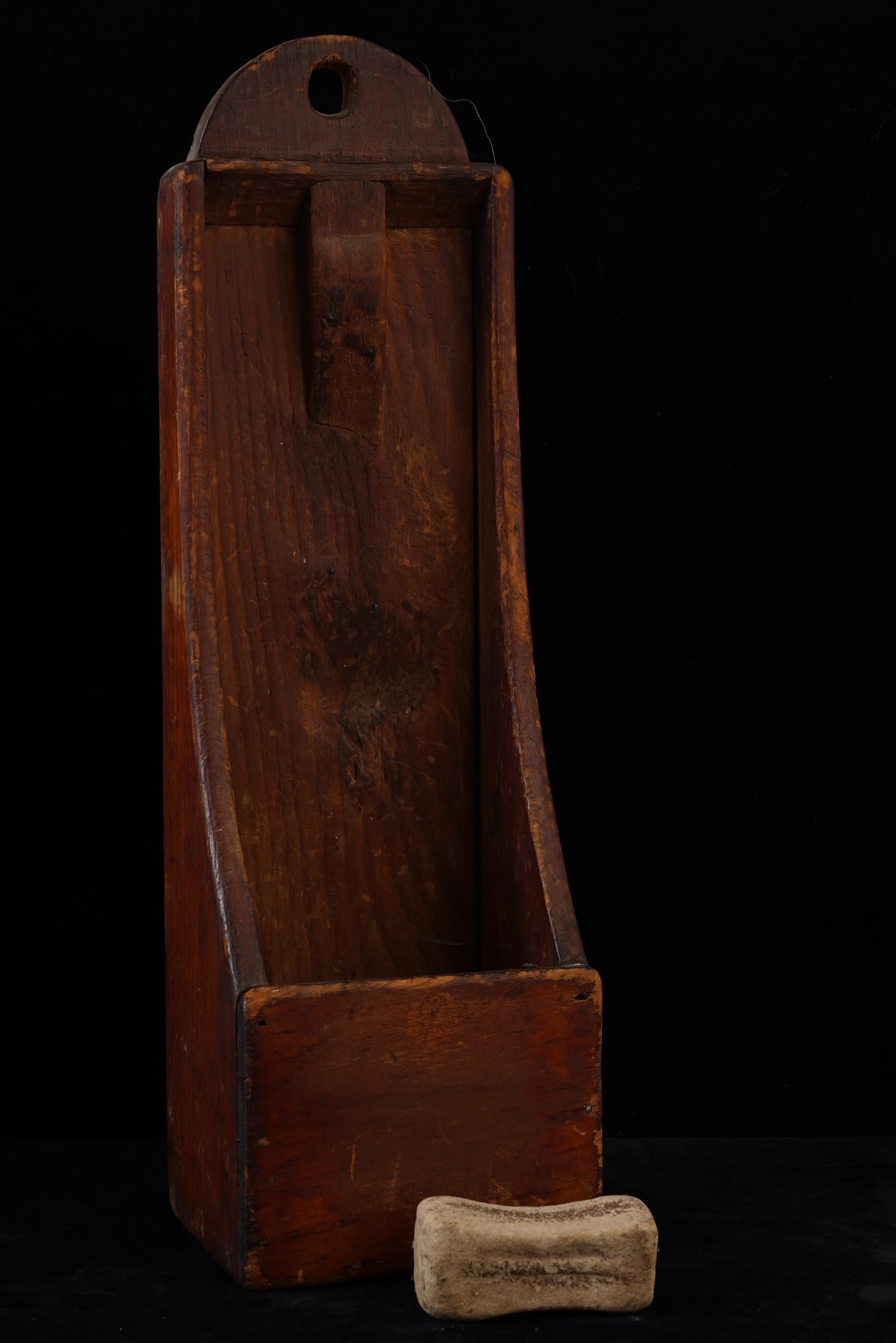 EARLY PINE HANGING KNIFE BOX WITH SHARPENING STONE (1 of 13)