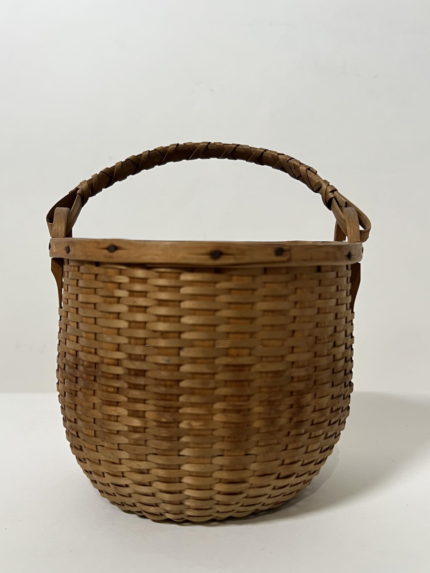 SMALL SWING-HANDLE SPLINT BASKET (1 of 5)