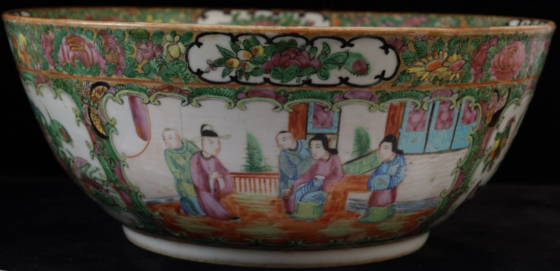 ROSE MEDALLION PUNCH BOWL: 11 inches diameter.