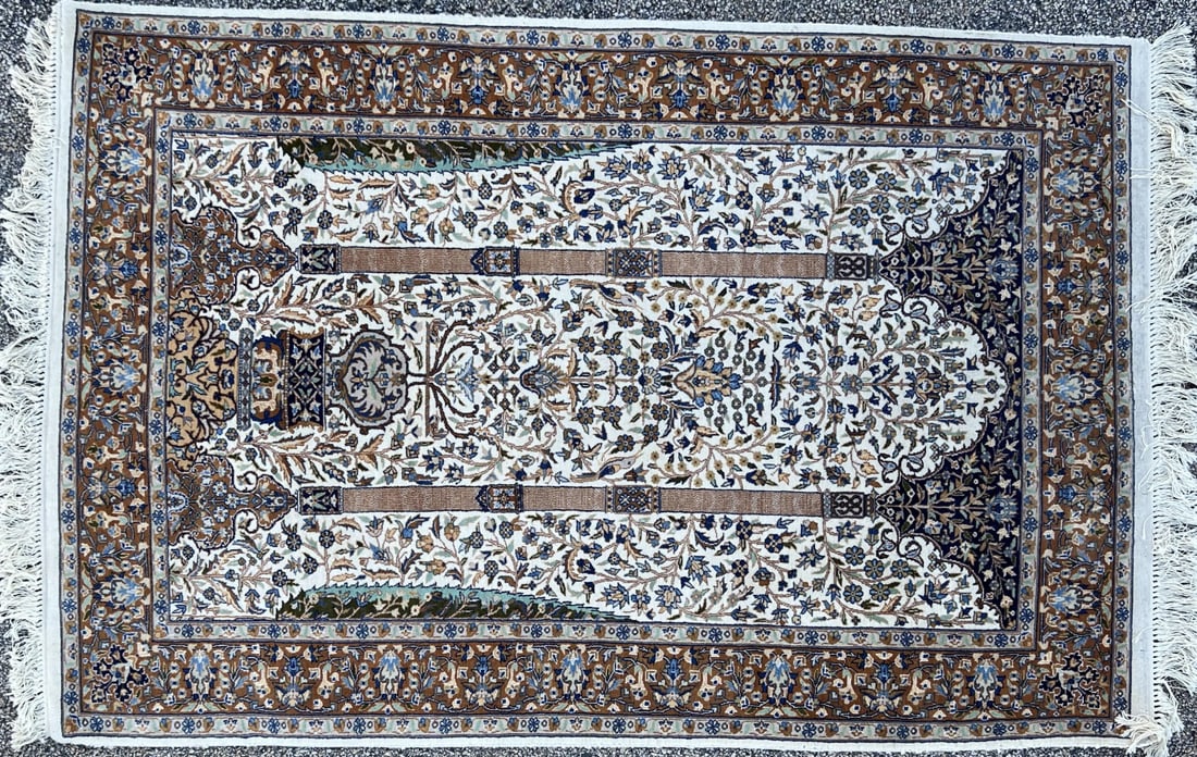 VINTAGE AREA RUG (1 of 7)