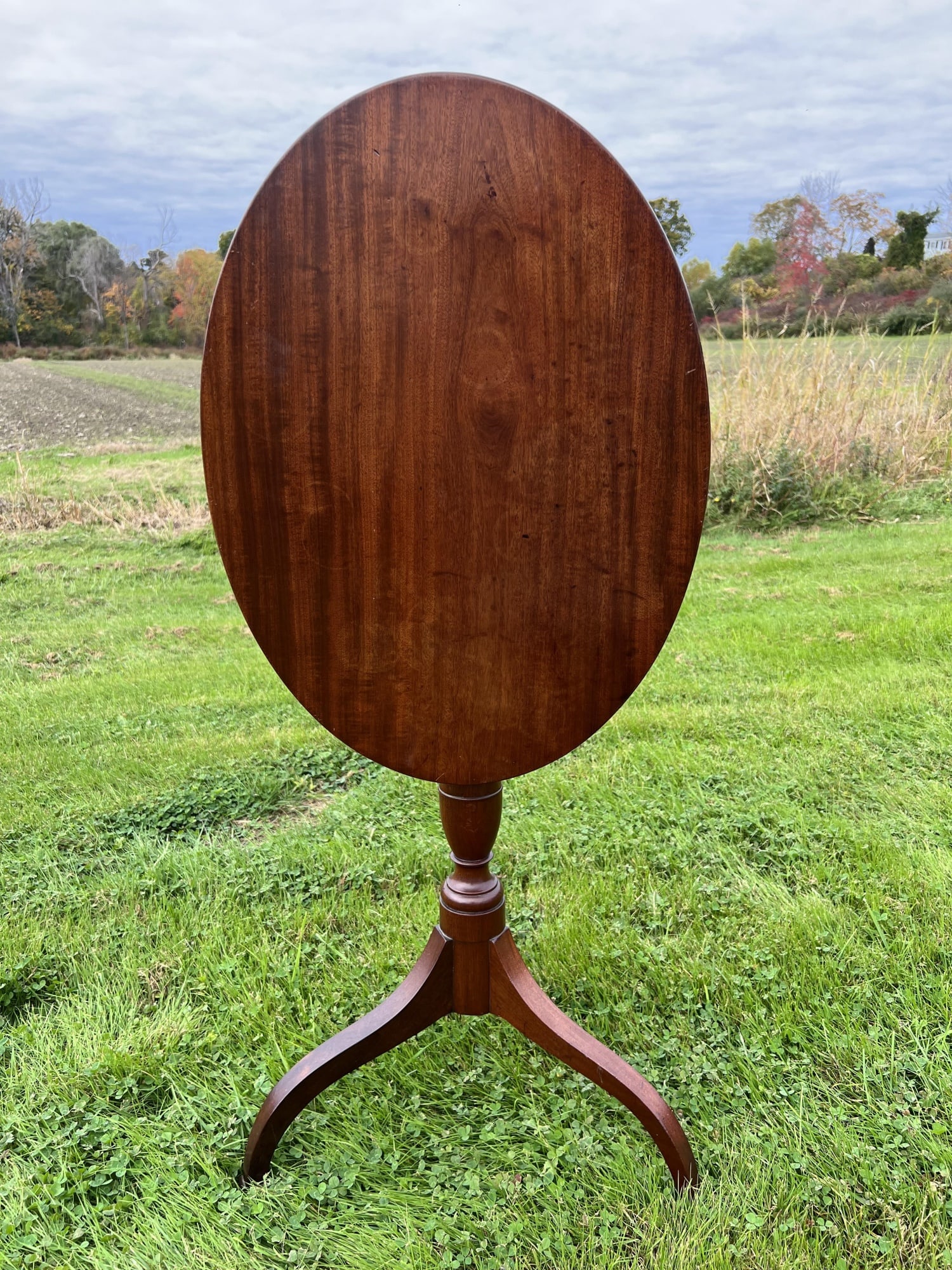 FEDERAL PERIOD CANDLESTAND WITH OVAL TOP: 18 x 24 x 27 1/2 inches high.