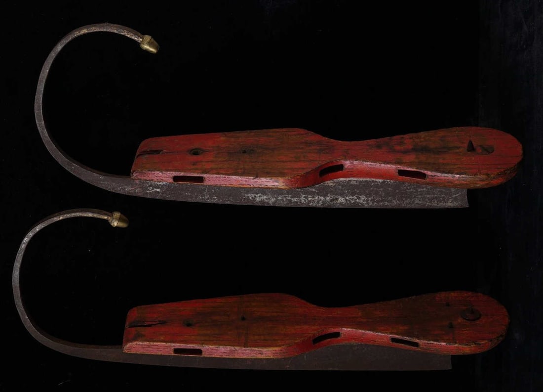 ANTIQUE WOODEN ICE SKATES (19th C.) (1 of 11)