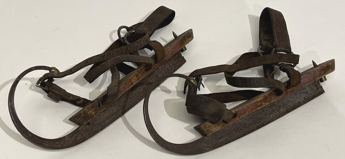 W. PILSBURY WOODEN ICE SKATES (19th C.) (1 of 10)