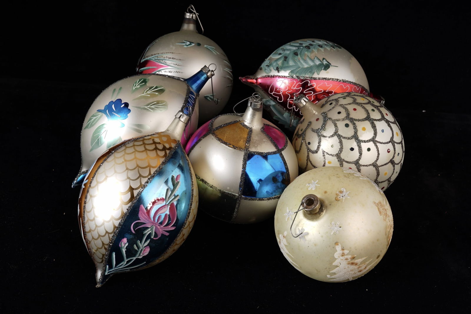 (7) LARGE GLASS CHRISTMAS TREE DECORATIONS (1 of 9)