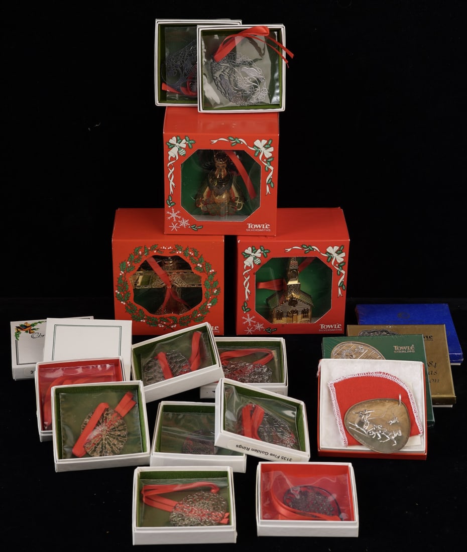 BOX OF 19 TOWLE CHRISTMAS TREE DECORATIONS (1 of 10)