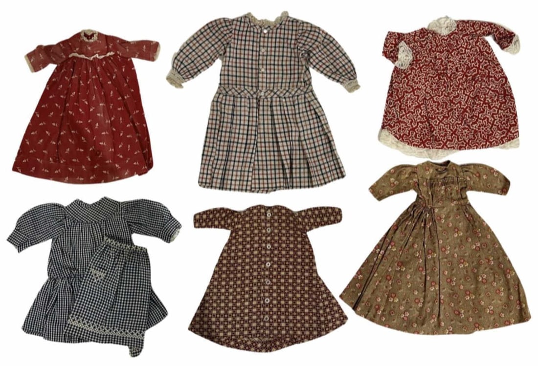 (6) PIECES VINTAGE DOLL CLOTHING (1 of 10)