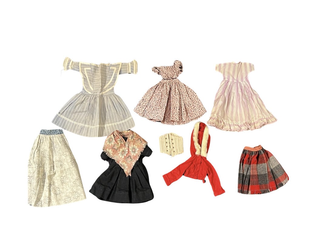 (6) PIECES OF VINTAGE DOLL CLOTHING (1 of 7)