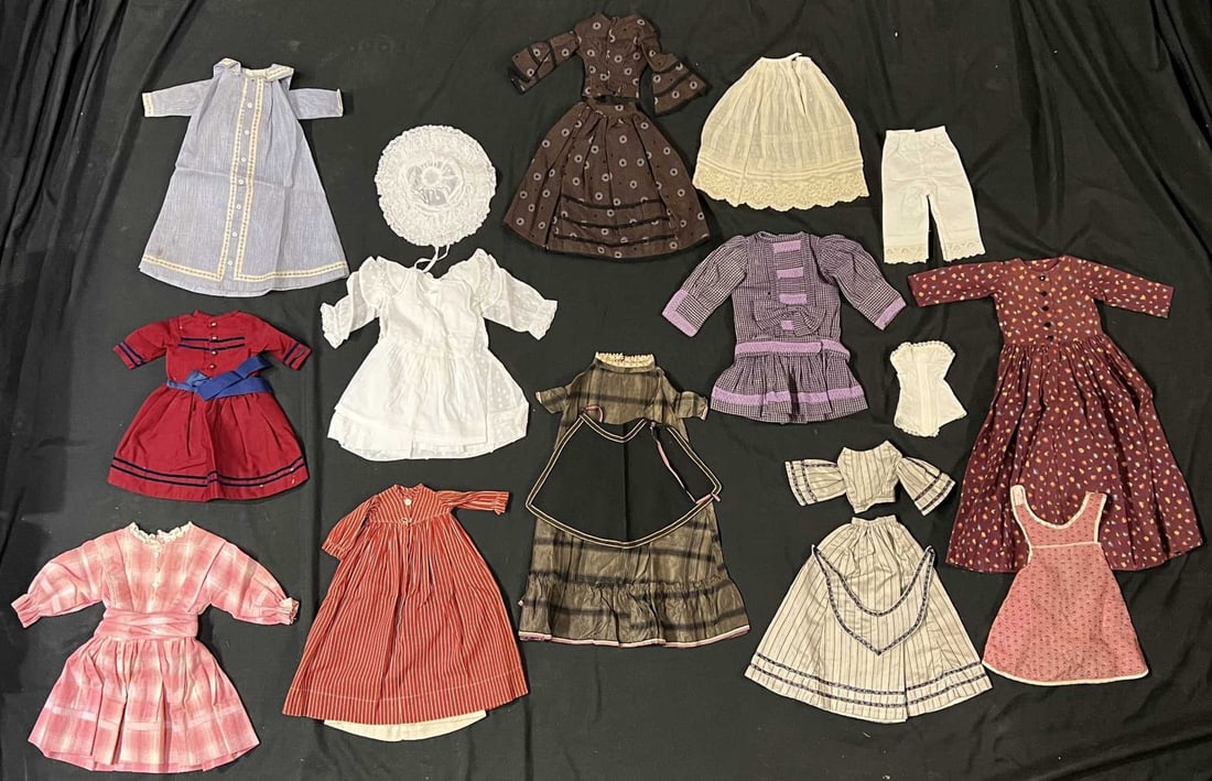 (11) PIECES OF VINTAGE DOLL CLOTHING (1 of 9)