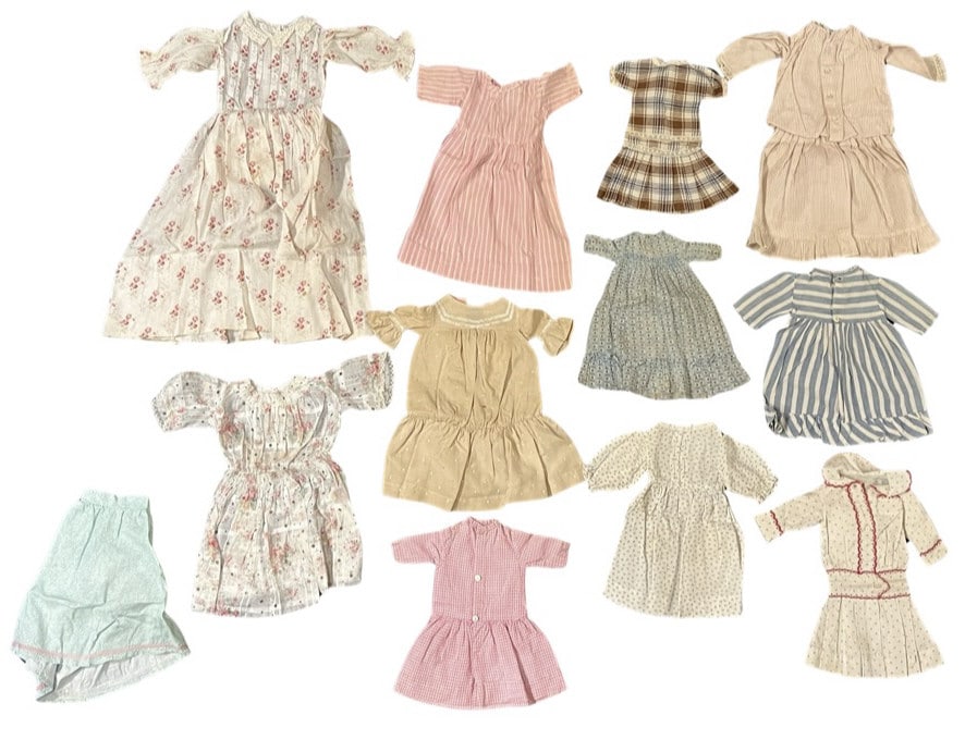 (12) PIECES OF VINTAGE DOLL CLOTHING (1 of 15)
