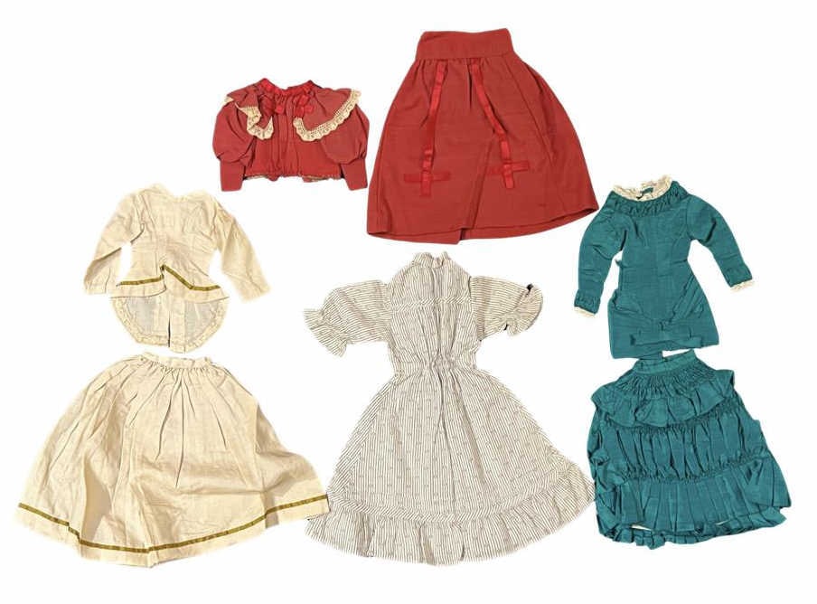 (5) PIECES OF VINTAGE DOLL CLOTHING (1 of 12)