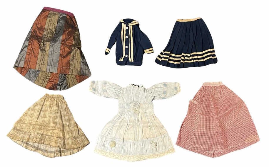 (5) PIECES OF VINTAGE DOLL CLOTHING (1 of 3)