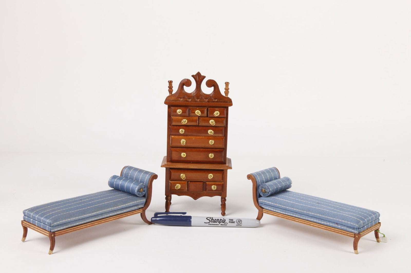 (3) VINTAGE DOLL HOUSE ACCESSORIES: FURNITURE (1 of 18)