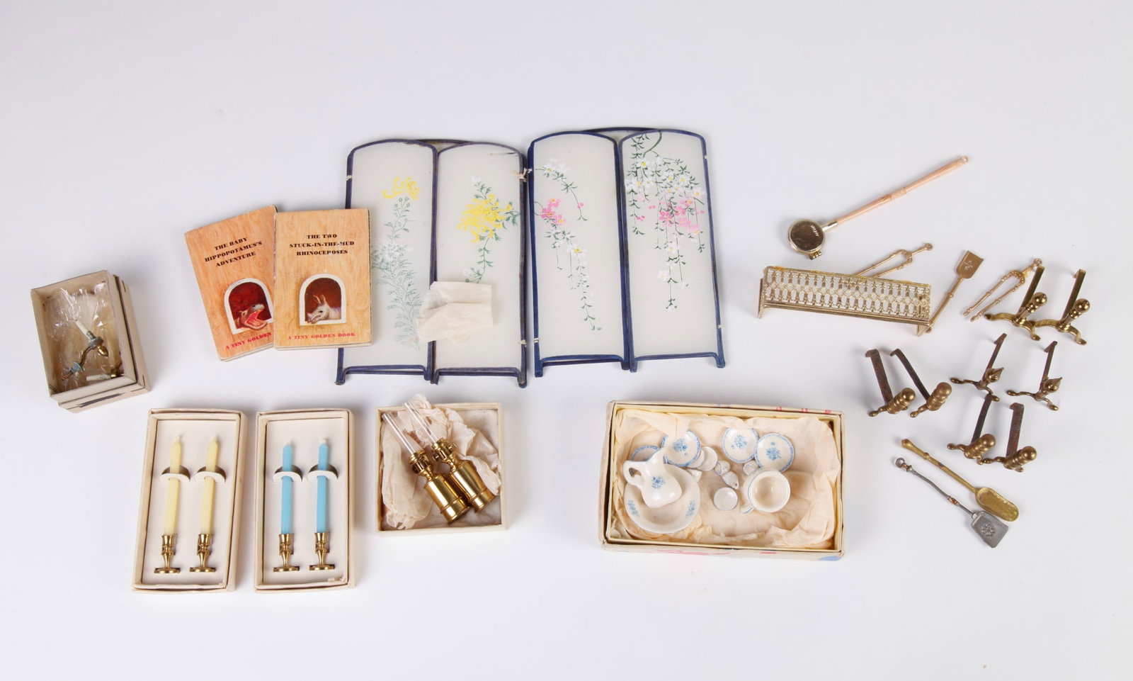 GROUP OF MISCELLANEOUS DOLL HOUSE ACCESSORIES (1 of 8)