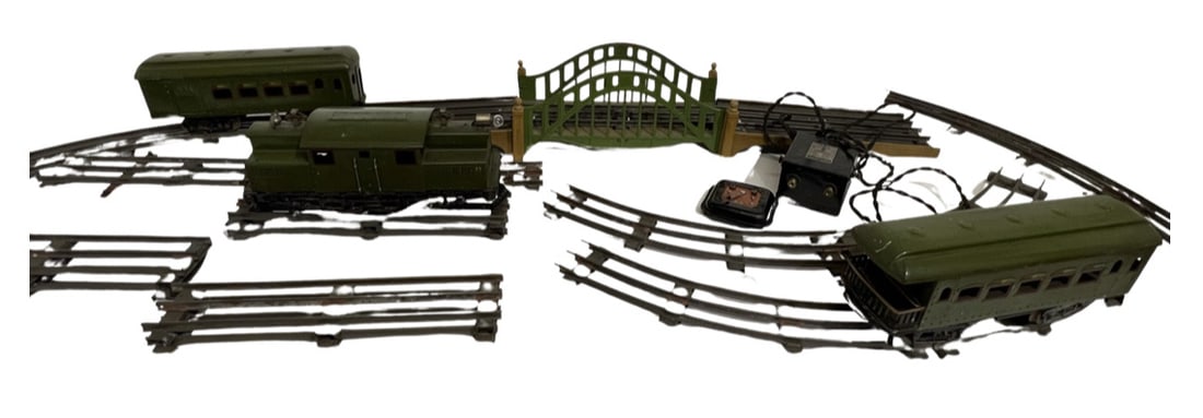 IVES TOY ELECTRIC TRAIN SET (1 of 10)