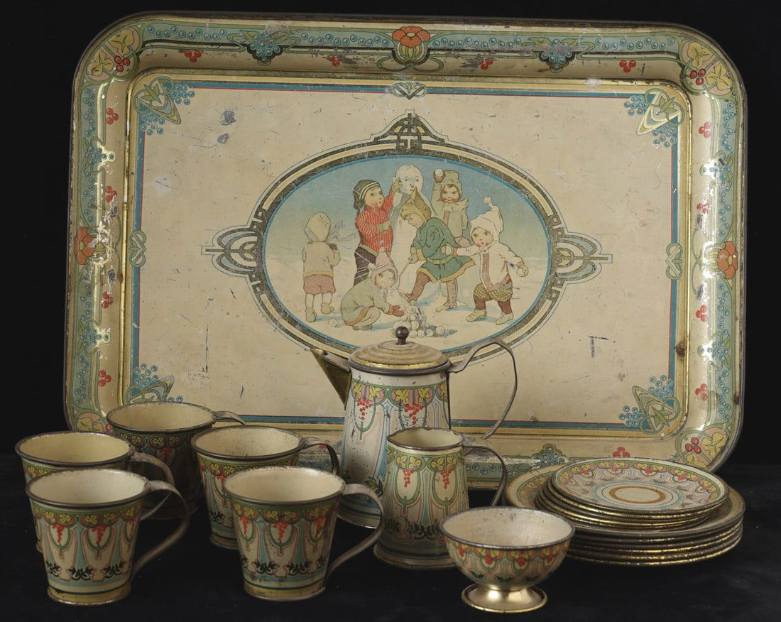 VINTAGE CHILD'S TIN TEA SET (1 of 13)