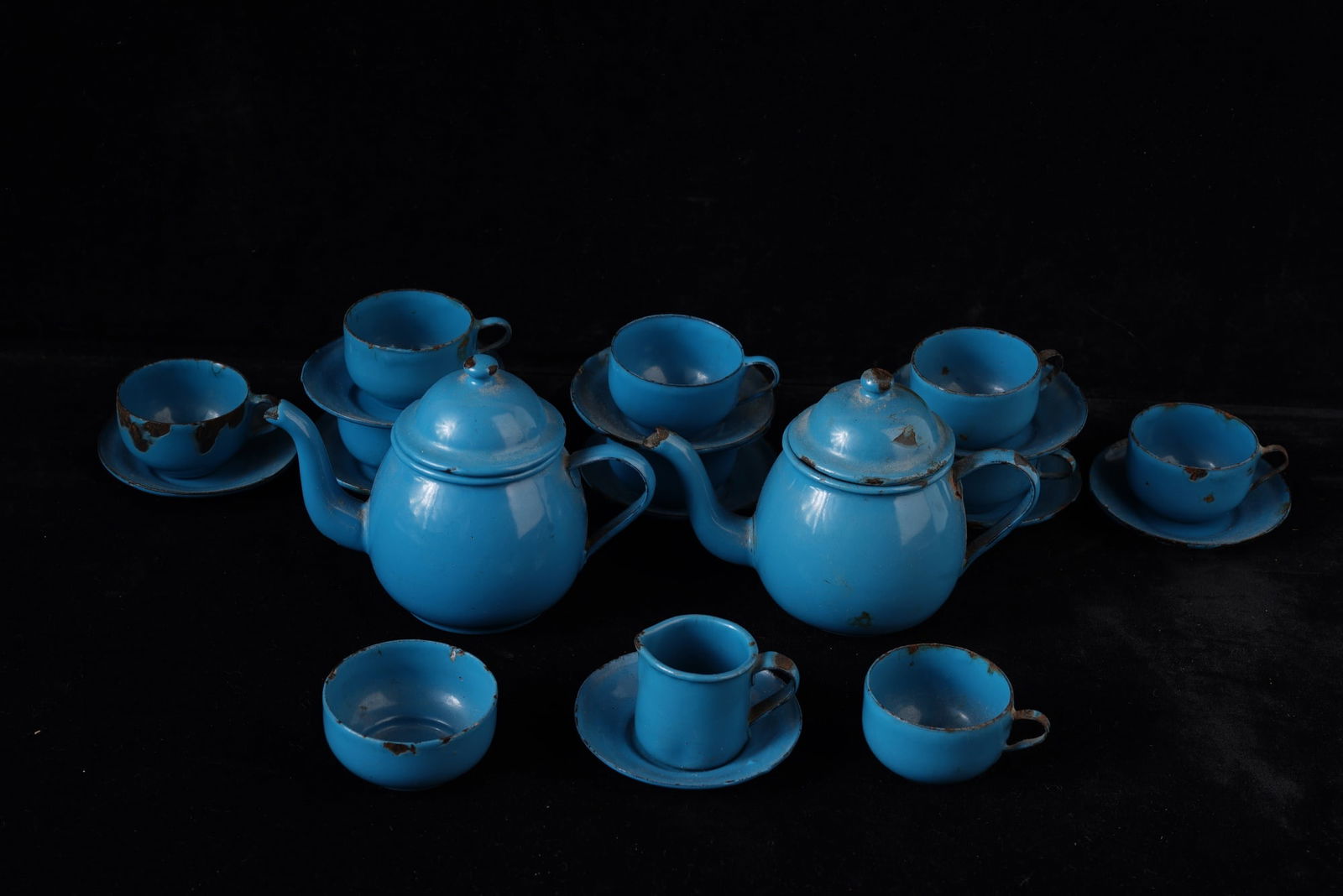 VINTAGE BLUE ENAMEL CHILD'S TEA SET (1 of 14)