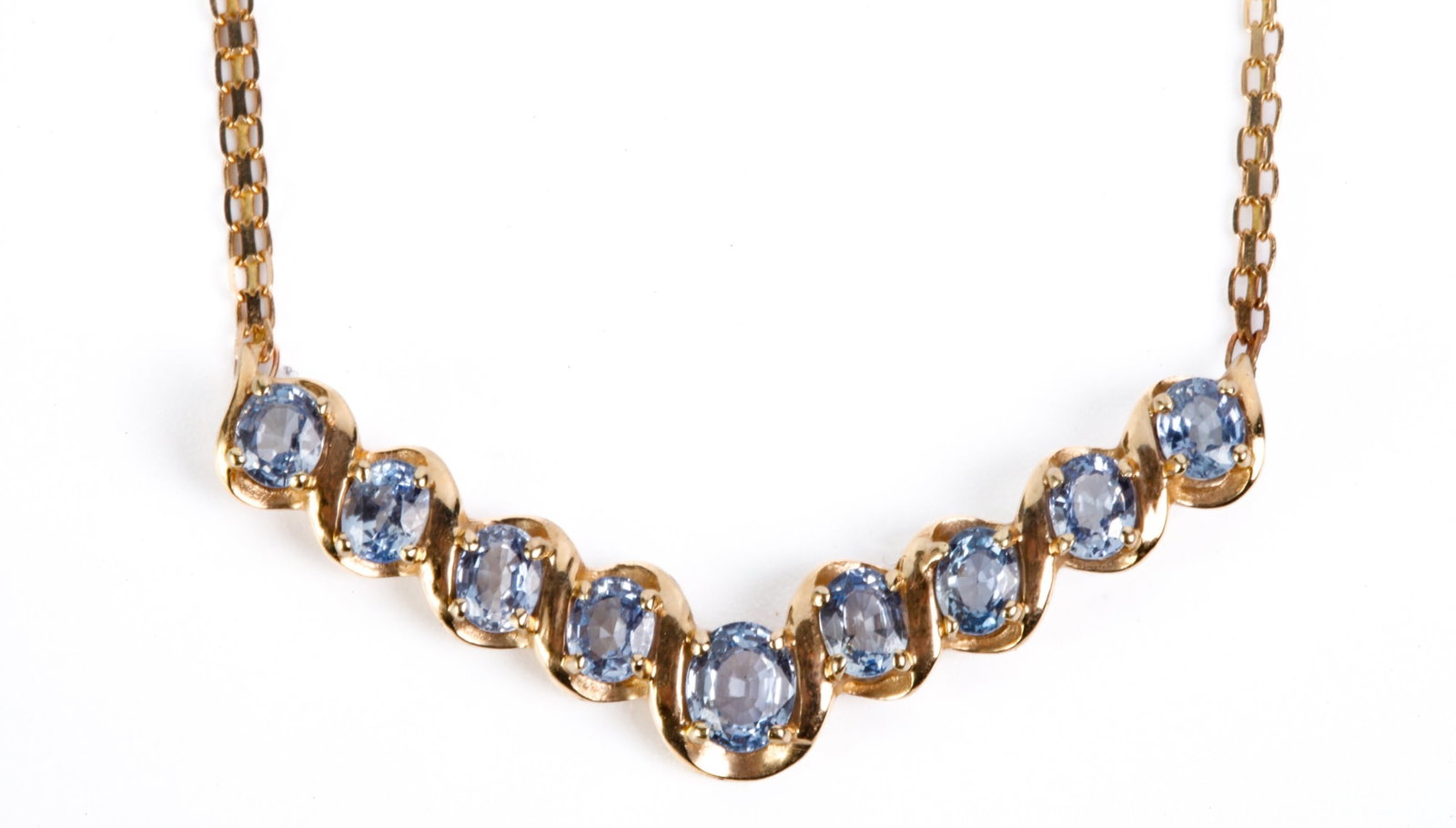 14k GOLD & TANZANITE NECKLACE: Set with (9) A quality oval tanzanites weighing approximately 3.75ct. 17 inches 5.4 dwt
