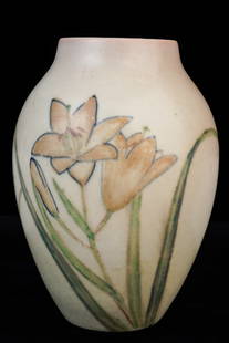 ARTIST SIGNED ROOKWOOD POTTERY VASE: "Day Lily Blossoms" #604D incised M.I. and written 3109. 7 1/2 inches