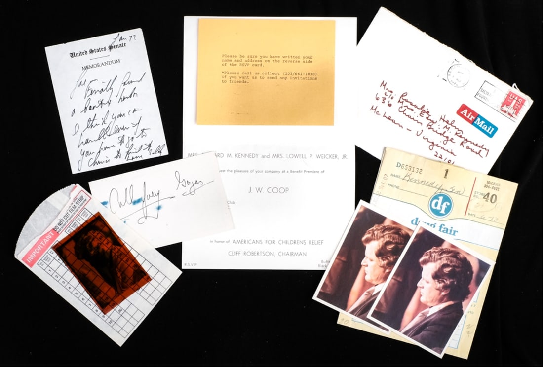 SENATOR EDWARD KENNEDY MOMENTOS (1 of 5)