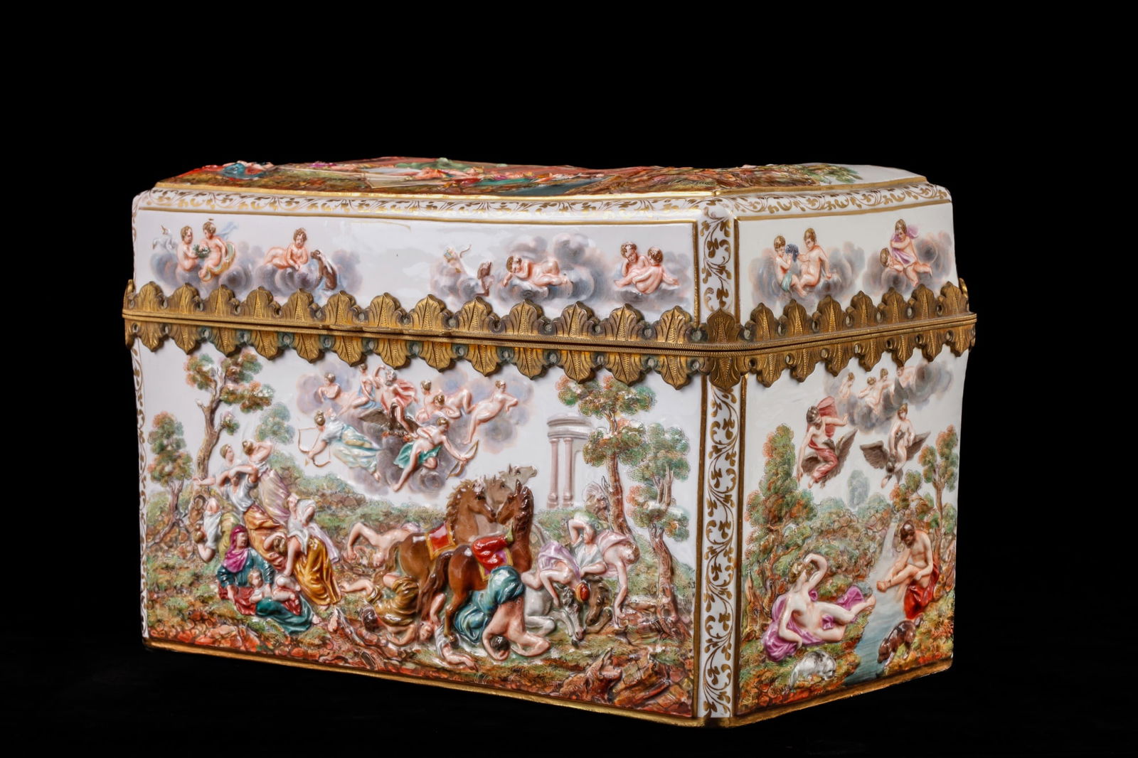 LARGE RELIEF DECORATED MEISSEN PORCELAIN BOX (1 of 20)