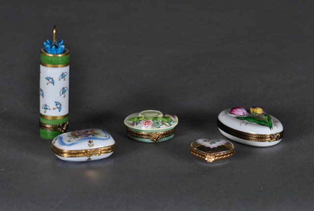 Lot of five hand painted Limoges bonbonnieres: Lot of five hand painted Limoges bonbonnieres. Tallest: 3 7/8"